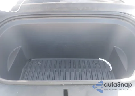 2021 Tesla Model Y Long Range Dual Motor All-Wheel Drive z USA, uszkodzony, nr VIN 5YJYGDEE3MF125592